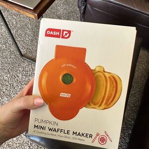 DASH Orange Mini Waffle Maker Pumpkin Shaped